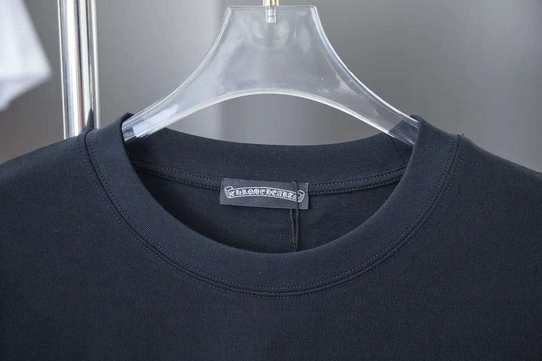 🅿️200 Chrome Hearte 25SS early spring new model, denim printed hot rhinestone short sleeves, light luxury, essential item for daily commuting for men and women, correct version, welcome to compare, detailed features · 280g 100% pure cotton double yarn jersey fabric · Custom dyed in the same cylinder, special thickened 32 pieces double-strand 1X1 thread · Denim laser burnt Chrome heart pattern ➕ Imported Australian diamonds · Double needle stitching and cross-stitch technology · Original main mark, washed tag, brand moisture-proof paper packaging Color: black/white Size: S/M/L/XL